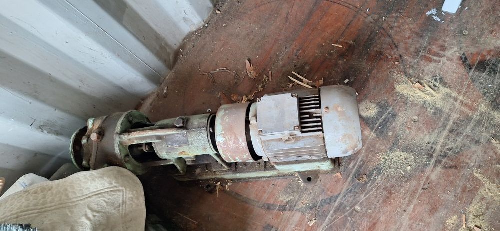 Продам двигатель с помпой