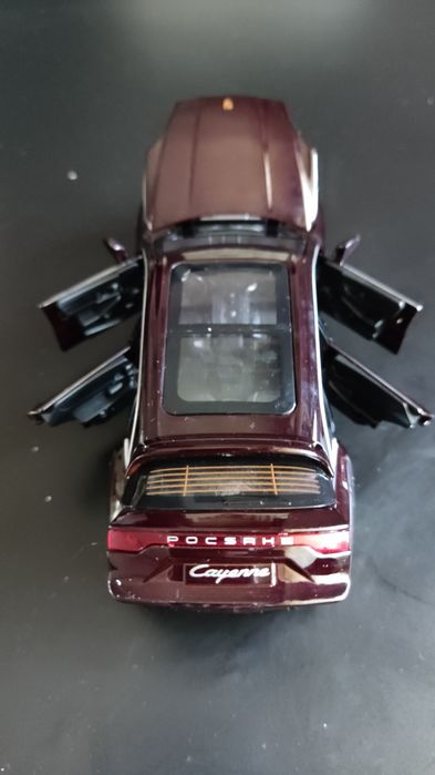 Macheta auto Porsche Cayenne, metalica, scara 1:32