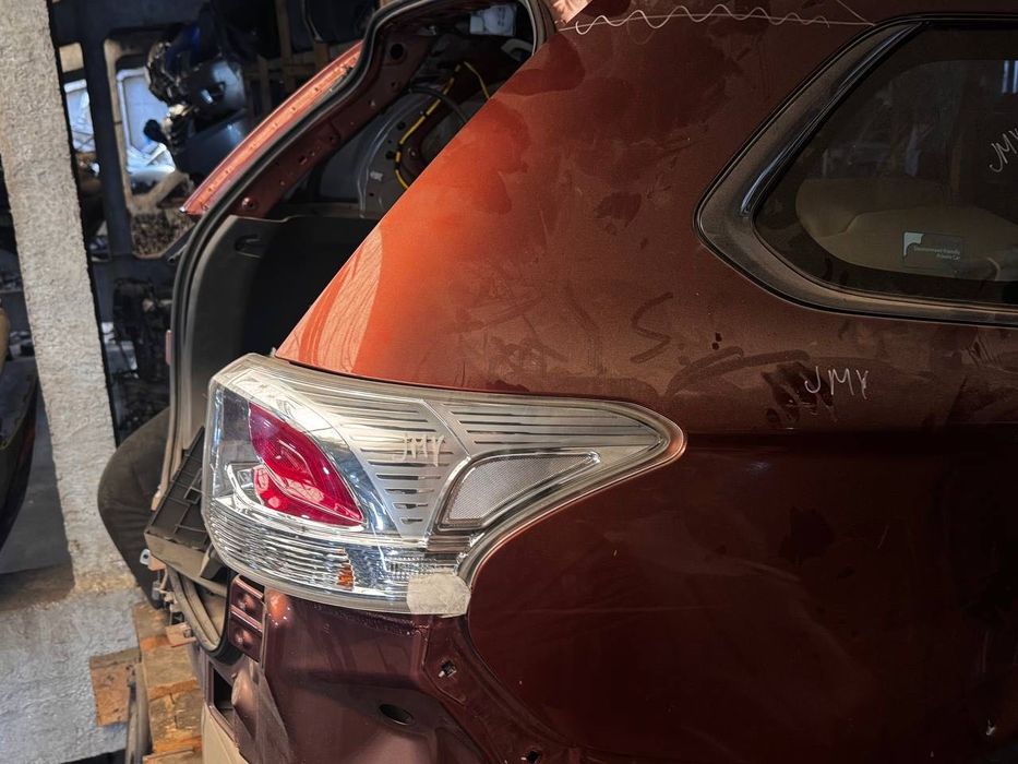 продам заднию часть от Mitsubishi outlander