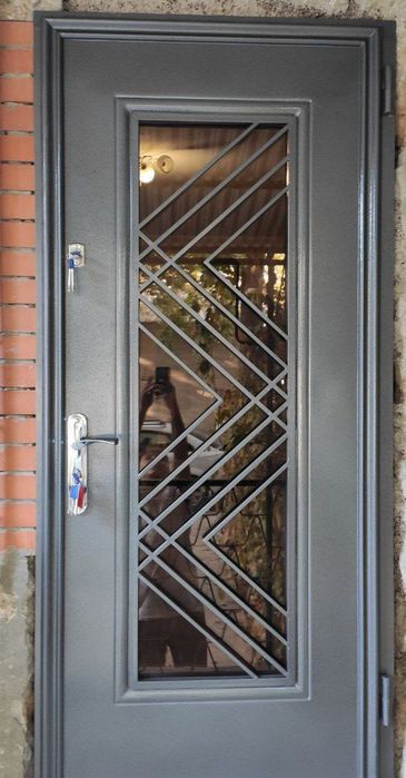 Железные двери в большом ассортименте.