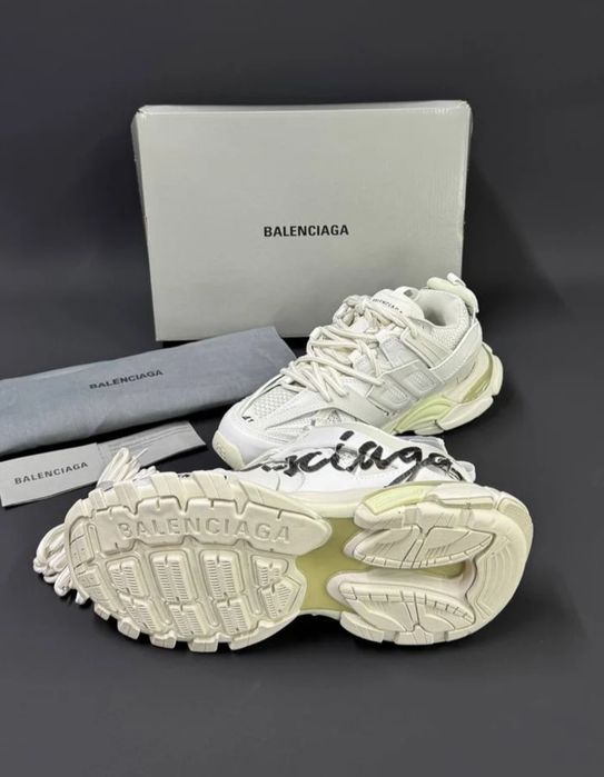 Balenciaga track