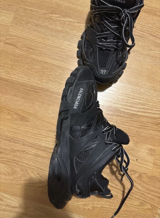 Balenciaga track