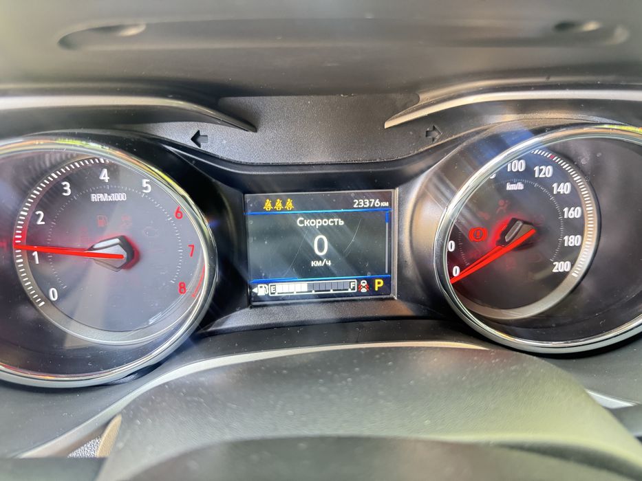 Tracker premier пробег 23.000 km состояние идеальное