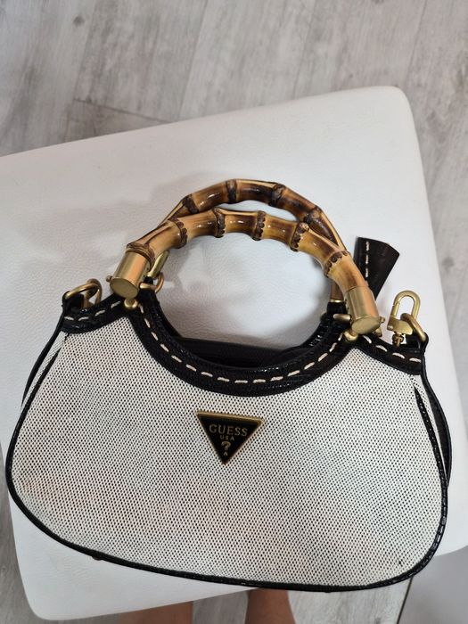 Дамски чанти Guess