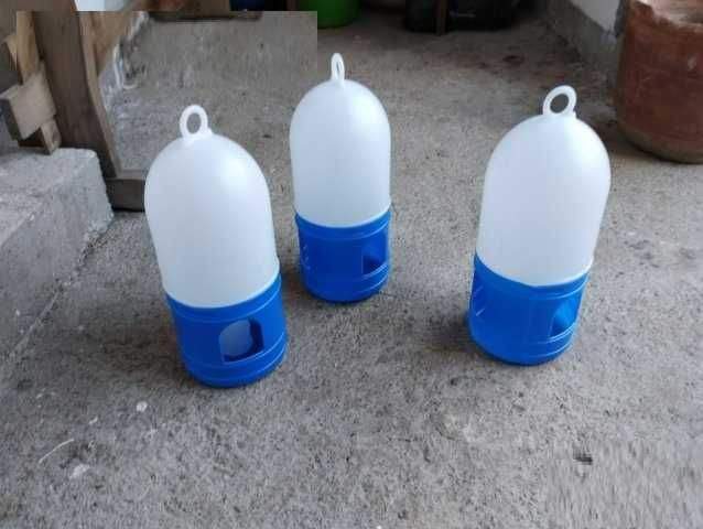 Поилки и хранилки за птици и гълъби