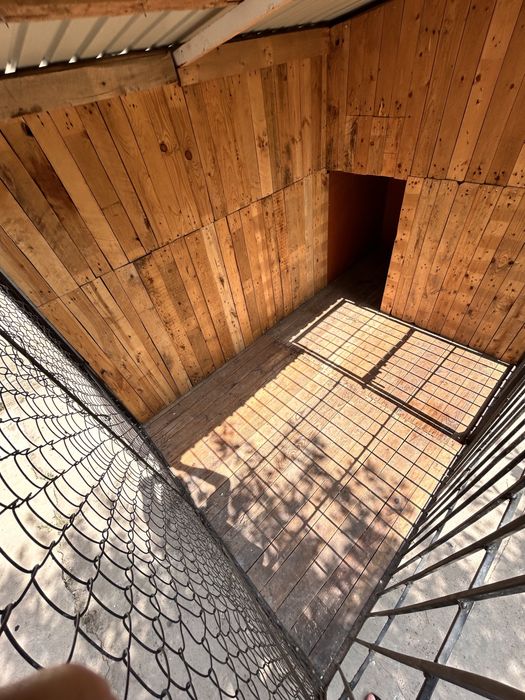 Большой вольер продается