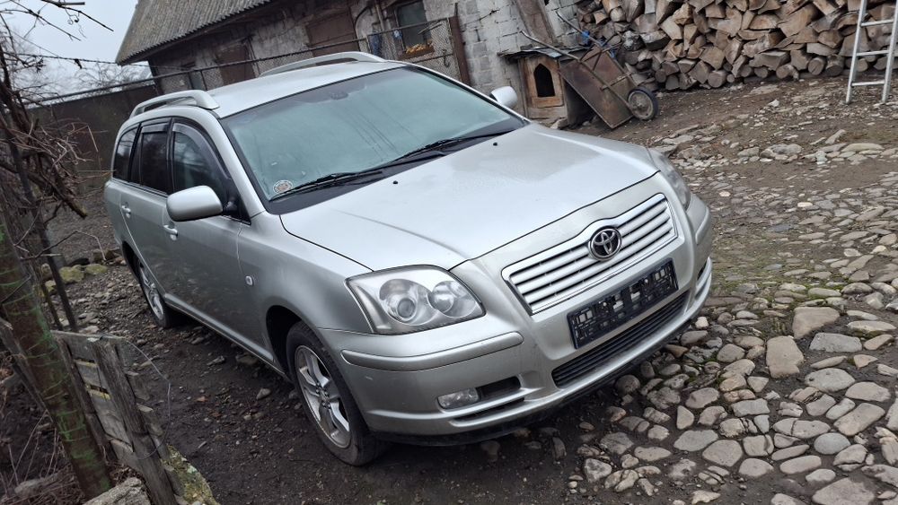 Se vinde în vederea dezmembrării. Toyota Avensis  an 2003 .