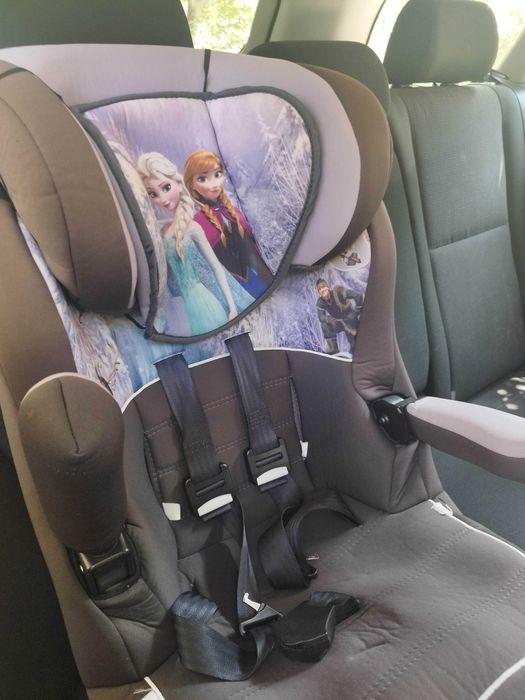 Детско столче за кола Елза и Анна          " Frozen Disney"