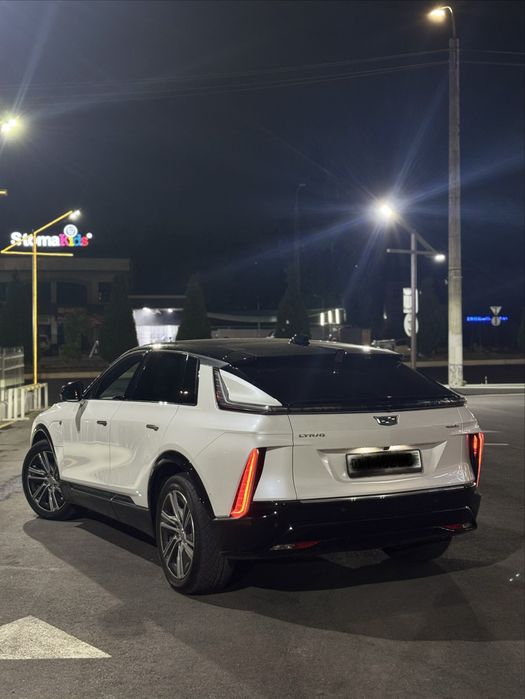 Cadillac lyriq long full