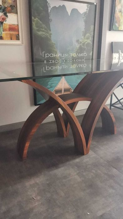 В продаже стулья  и стол