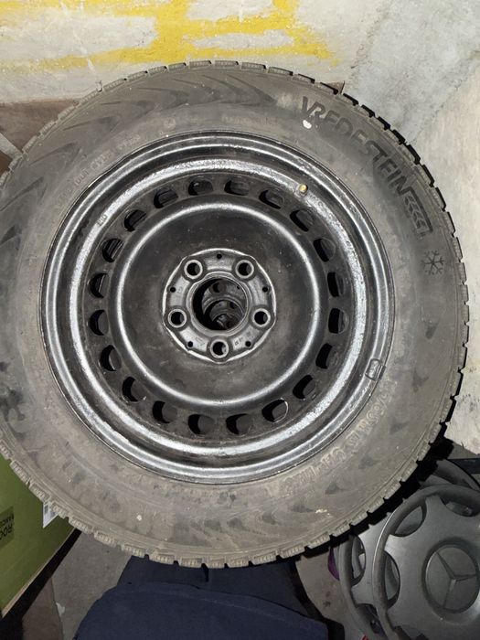 Vand 5 jante de tabla 15” cu cauciucuri de iarna