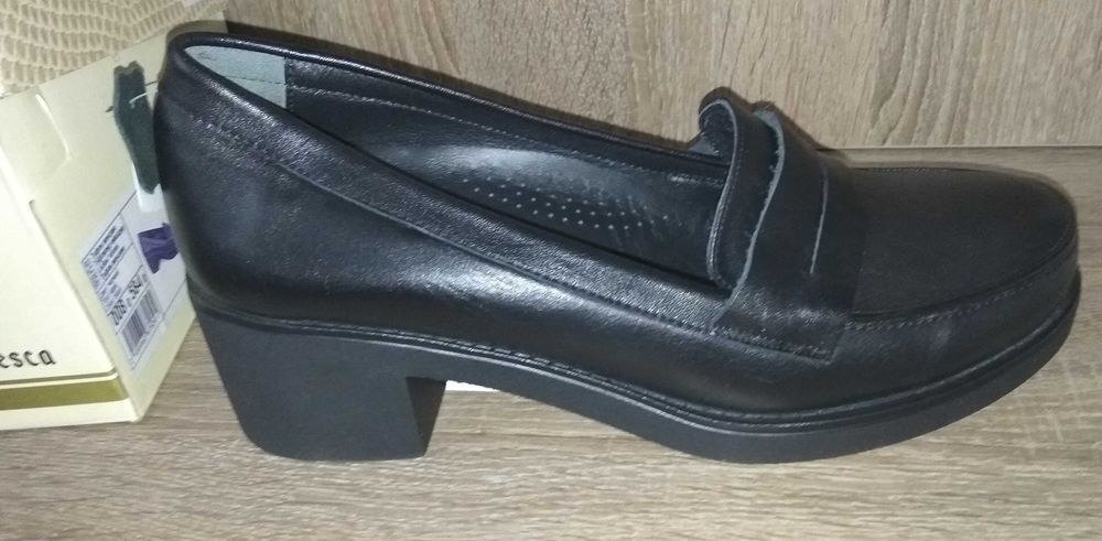 Продам женские туфли