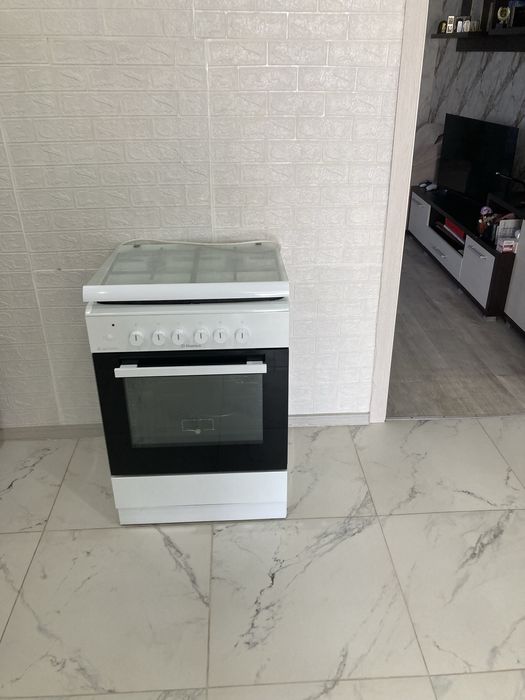 Продам газ плиту Hansa