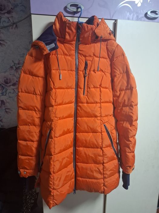 Продам женские куртки