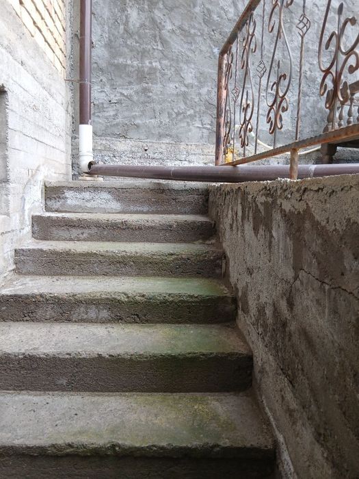 Сергели тумани хокимяти яқинида омборхона ва ишлаб чиқариш учун падвал