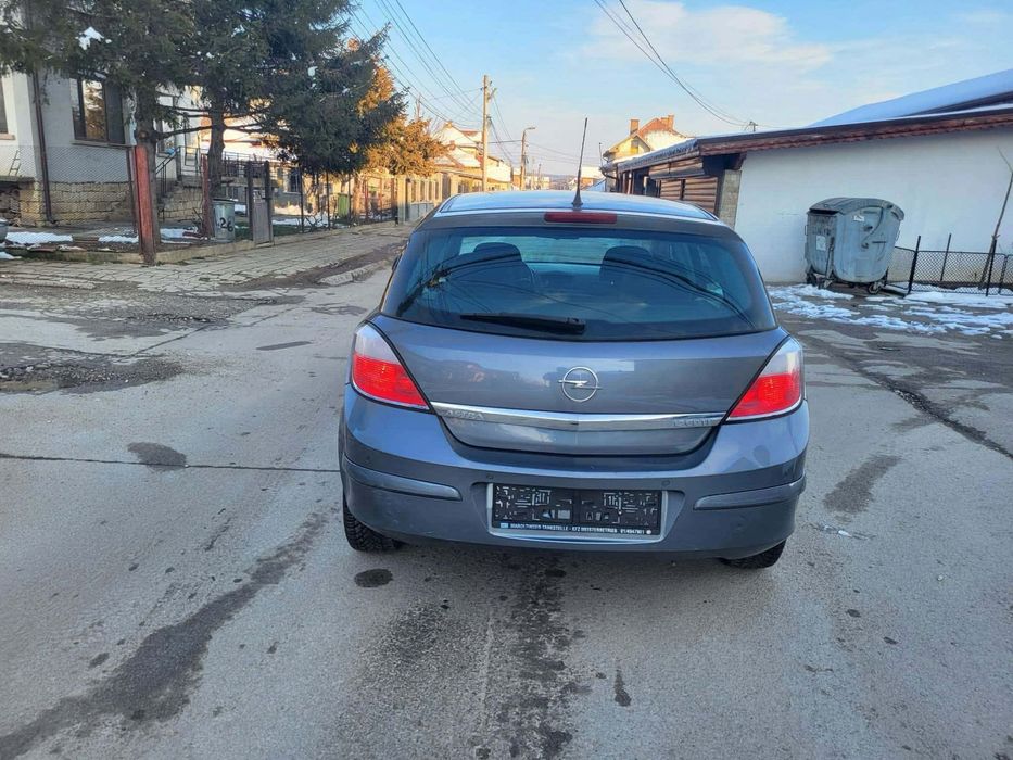 Opel astra.