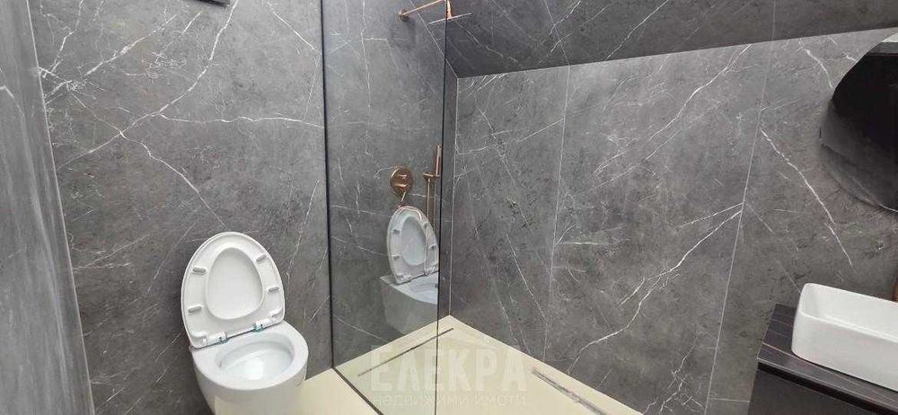 Продава се Двустаен апартамент в Варна, Център - 112 кв.м за 1316 €/кв.м - Снимка #1