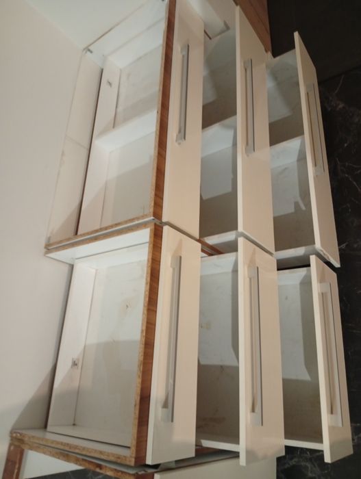 Mobilier bucătărie .400 Ron tot