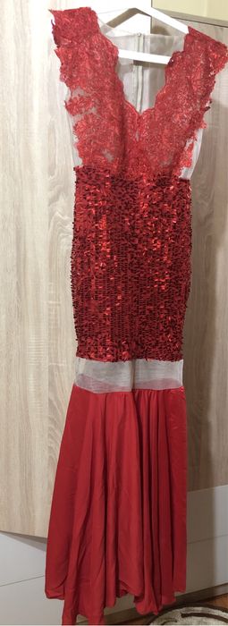 Vand rochie elegantă rosie facuta pe comanda