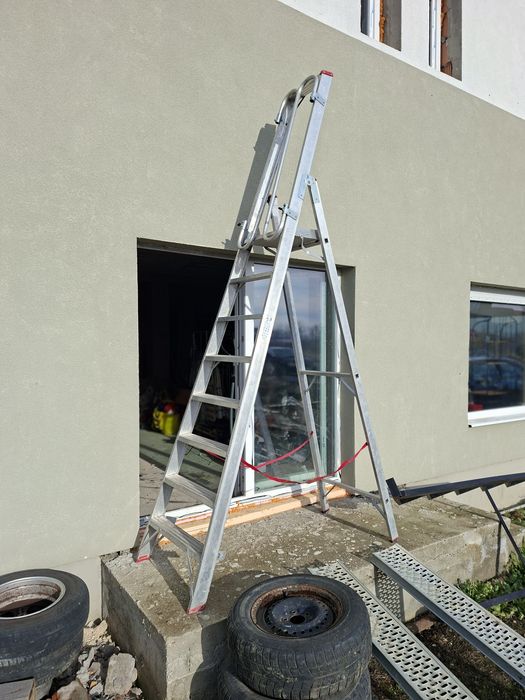 Vând scara profesionala