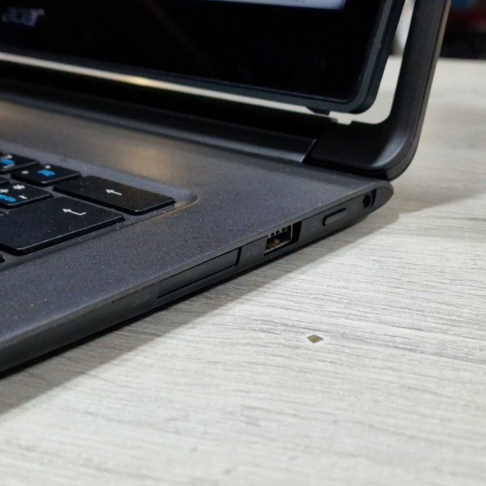 Лаптоп Acer Aspire R13 / R7-371T / i5-5200U