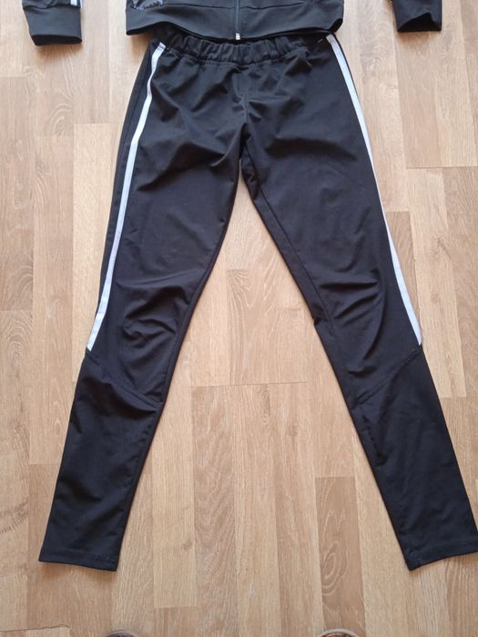 Спортен екип с качулка и грейка