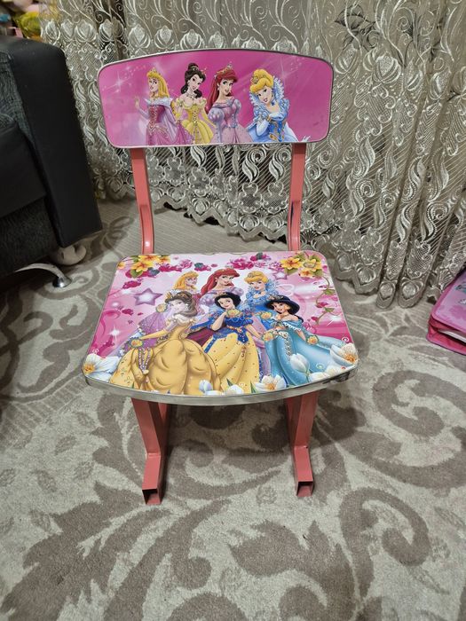 Продам стол и стул для девочки