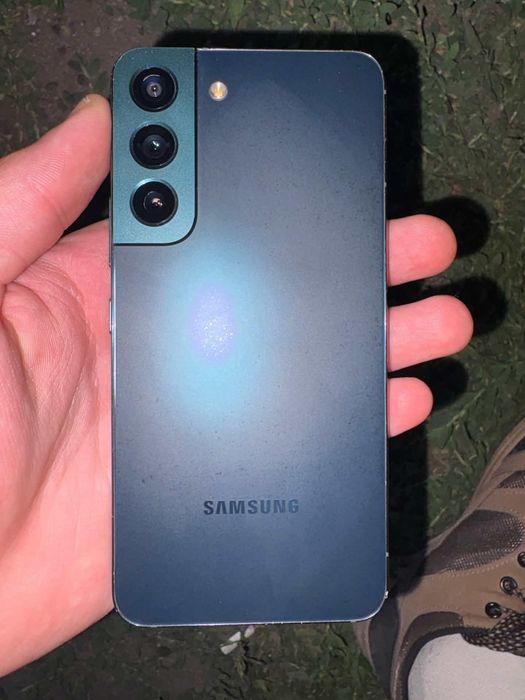 Продам Samsung s22