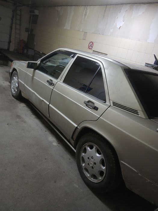 Мерседес бенс 190