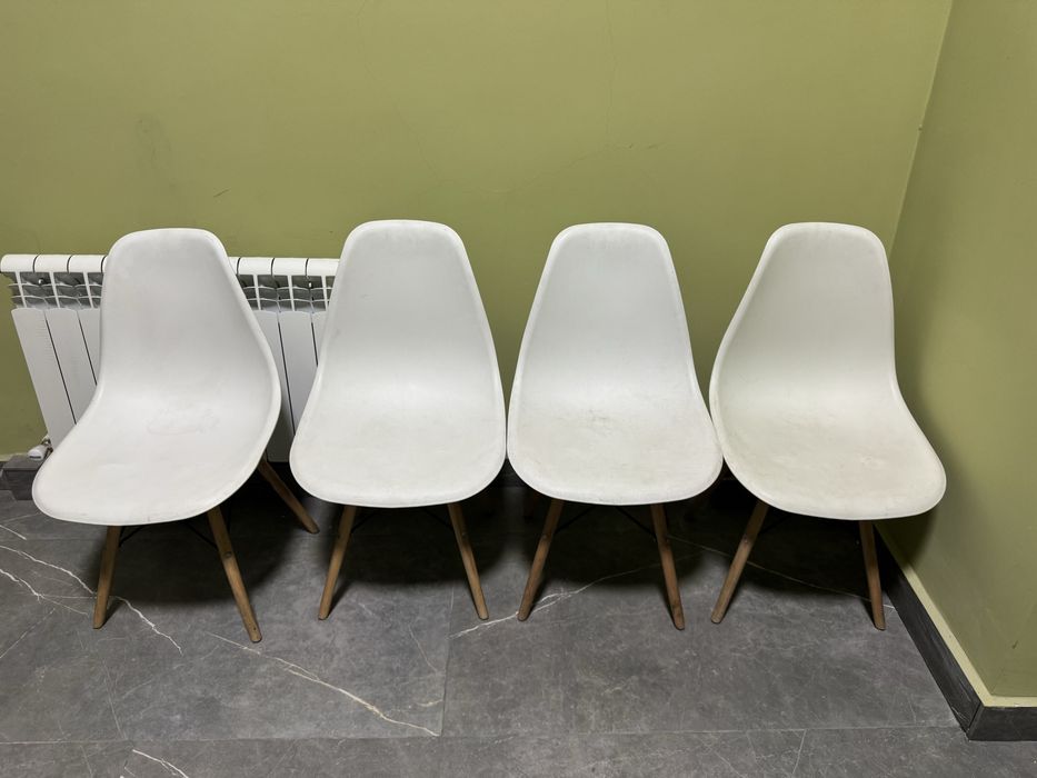 4 стол , 10 стульчиков, 10 табуретка