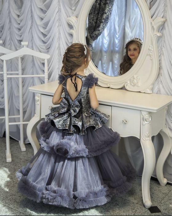 Продам платья на девочку