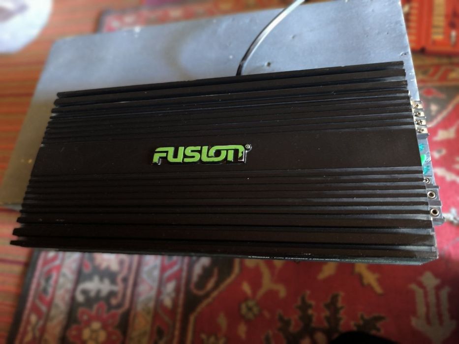 Fujitsu usilitel 4ta kanali kanaliga 120-140w nominal max emas normaln
