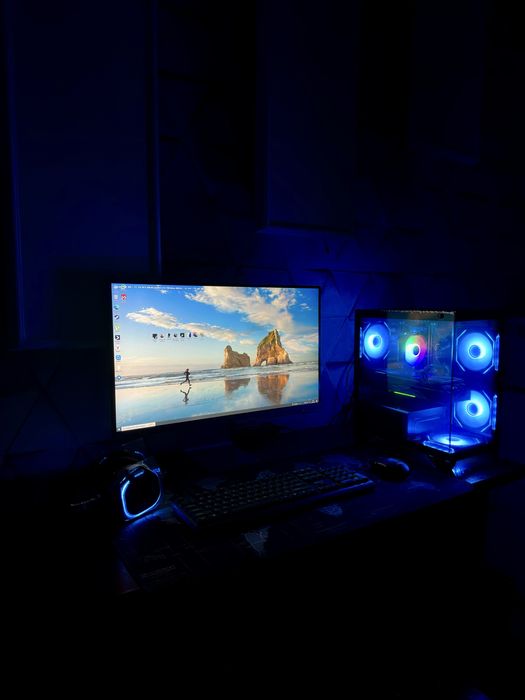 Full komplekt kuchli kompyuter va 4K monitor