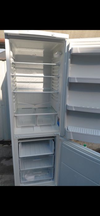 Холодильник индезит рабочая Доставка есть