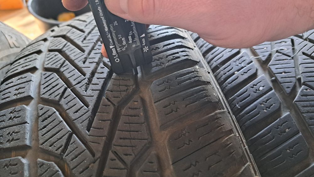 Vand 4 anvelope iarna 205 60 16  Semperit Speed Grip 2