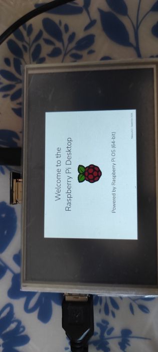 Raspberry pi 4 cu display 5"