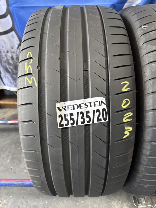 255/35/20 Vredestein