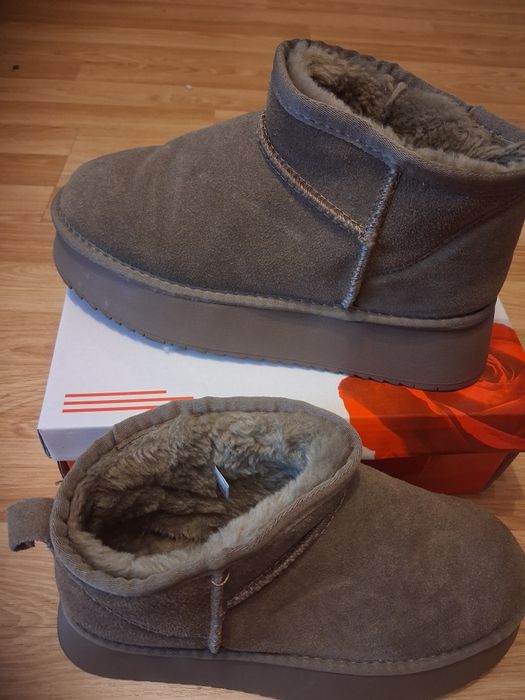 Ghete piele intoarsa