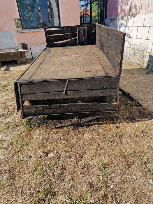 Продавам ремърке за трактор много здраво