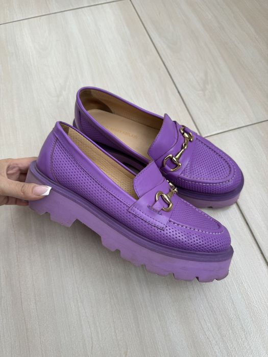 Продам кроссовки р.38