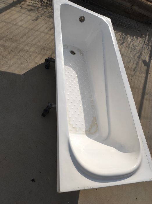 Cadă baie 1 luna folosită. Cine dorește 450 neg.