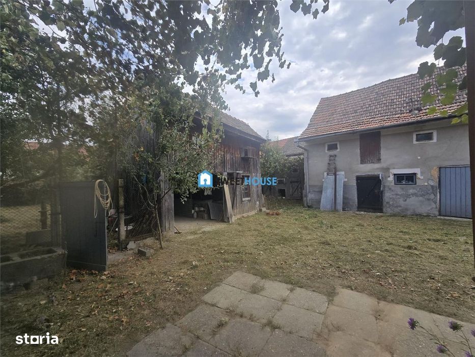Casa Traditionala cu Teren Generos de Vanzare Mandra