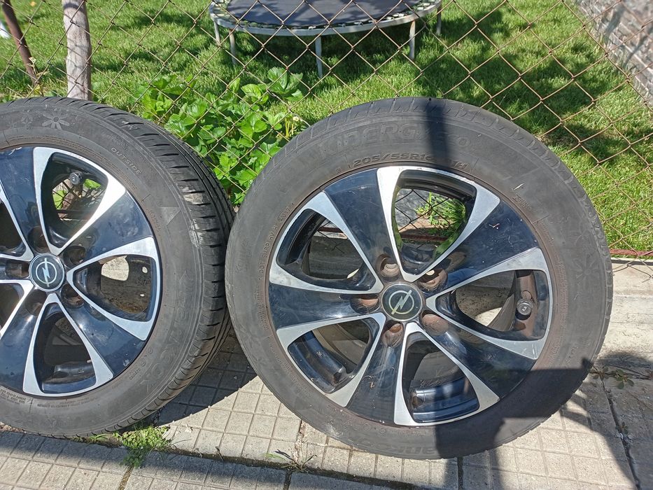 Продавам 4 алуминиеви  джанти 7.5j x 16+4 гуми 205/55 + 4 датчици за налягане+два фланеца за задни джанти 420 евро
