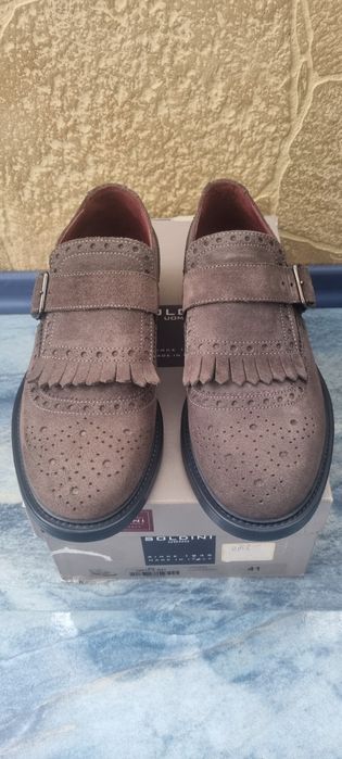 Pantofi din piele noi