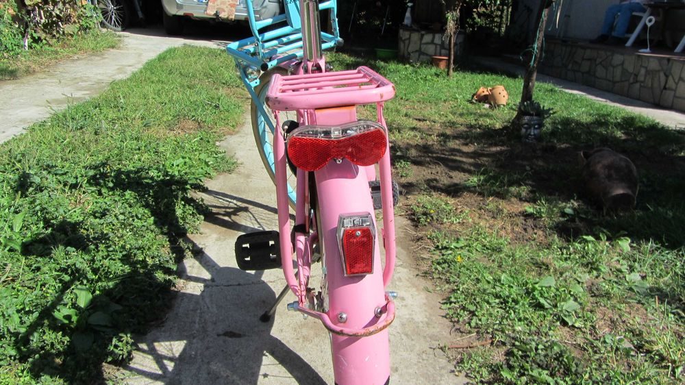 Bicicleta superba albastru cu roz perfecta, functionala totul original