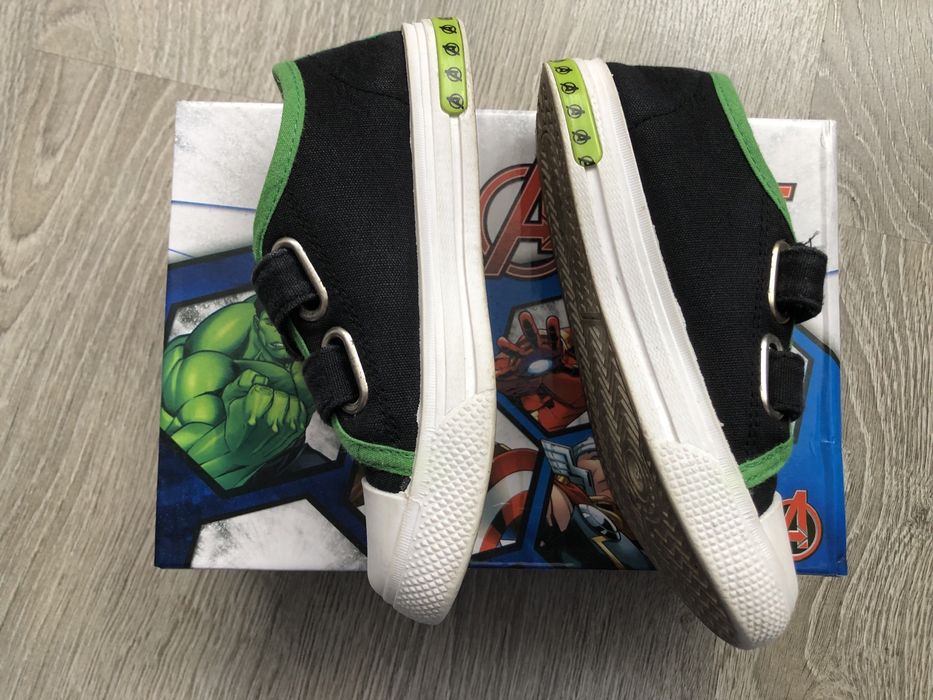 Adidasi tenesi lumini hulk panza