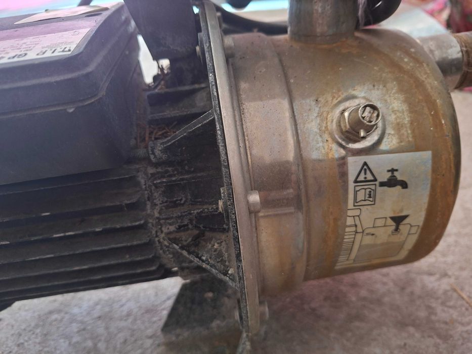 Продавам Пренасима помпа за вода.