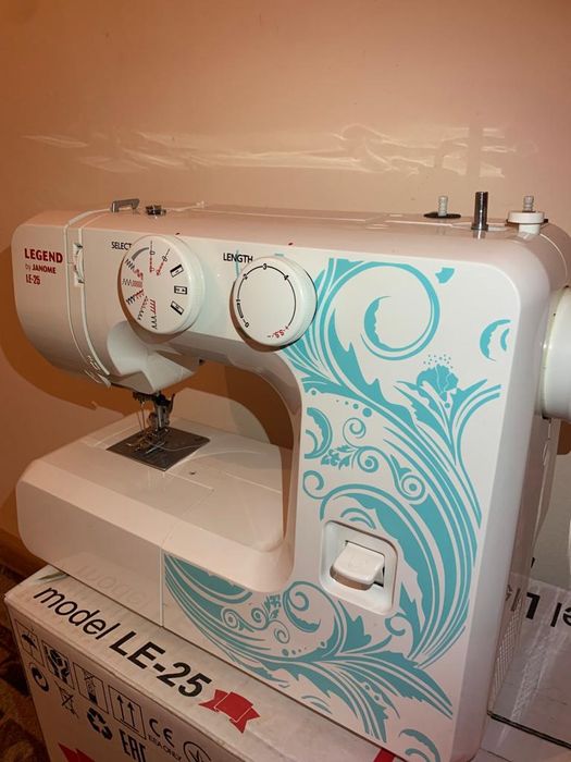 Janome Legend LE-25 белый