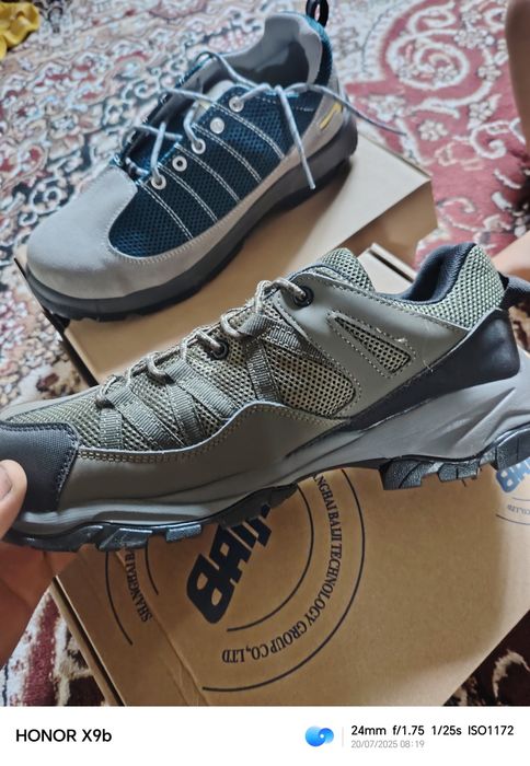 Махсус пойабзал сотилади