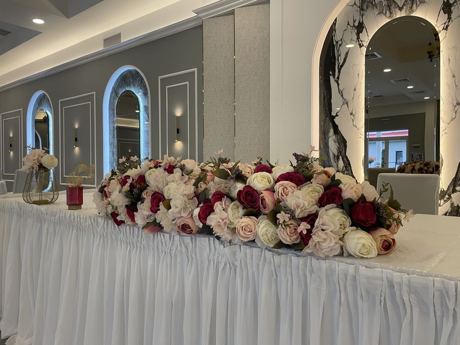 Servicii organizare evenimente: nunți, botezuri, majorate